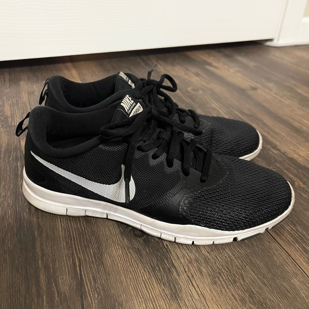 NIKE Flex Essential TR Women’s Training/Tennis Shoes  - Size 6 - Like New!
